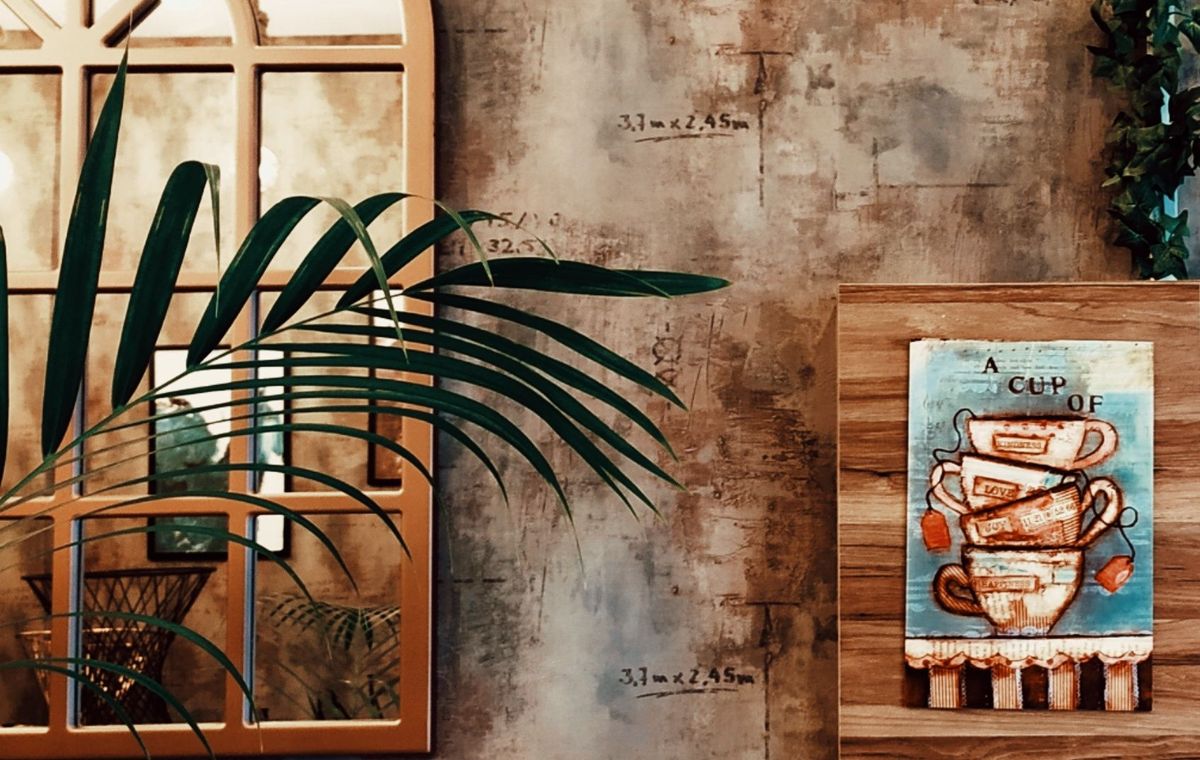 How to Style a Bookshelf Like a Designer